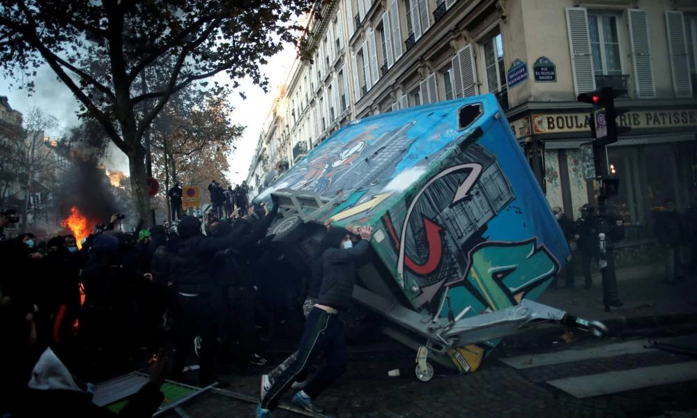 Παρίσι: Σοβαρά επεισόδια και δακρυγόνα σε διαδήλωση για την αστυνομική βία